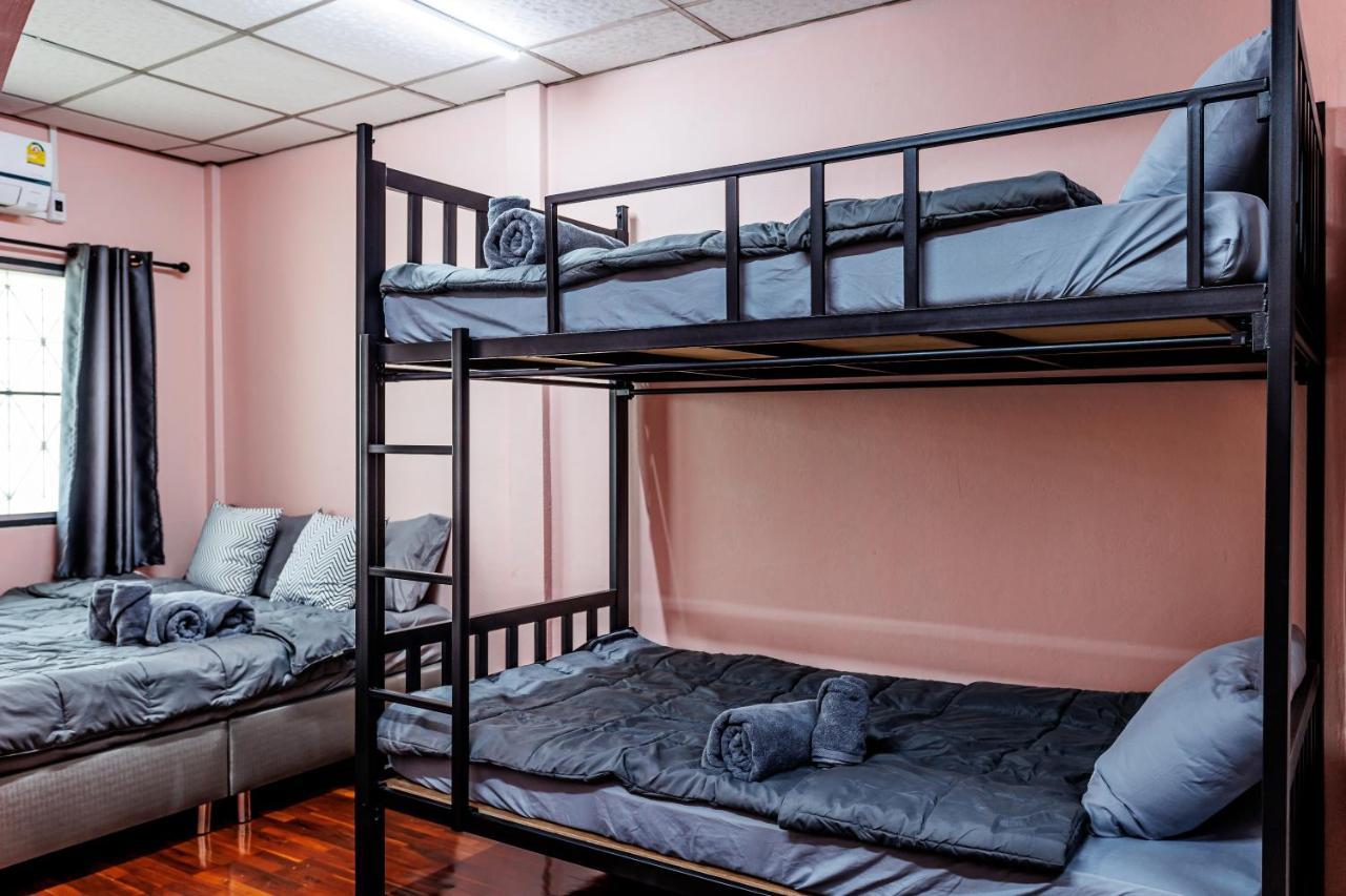 Baan Mee Suk Hostel