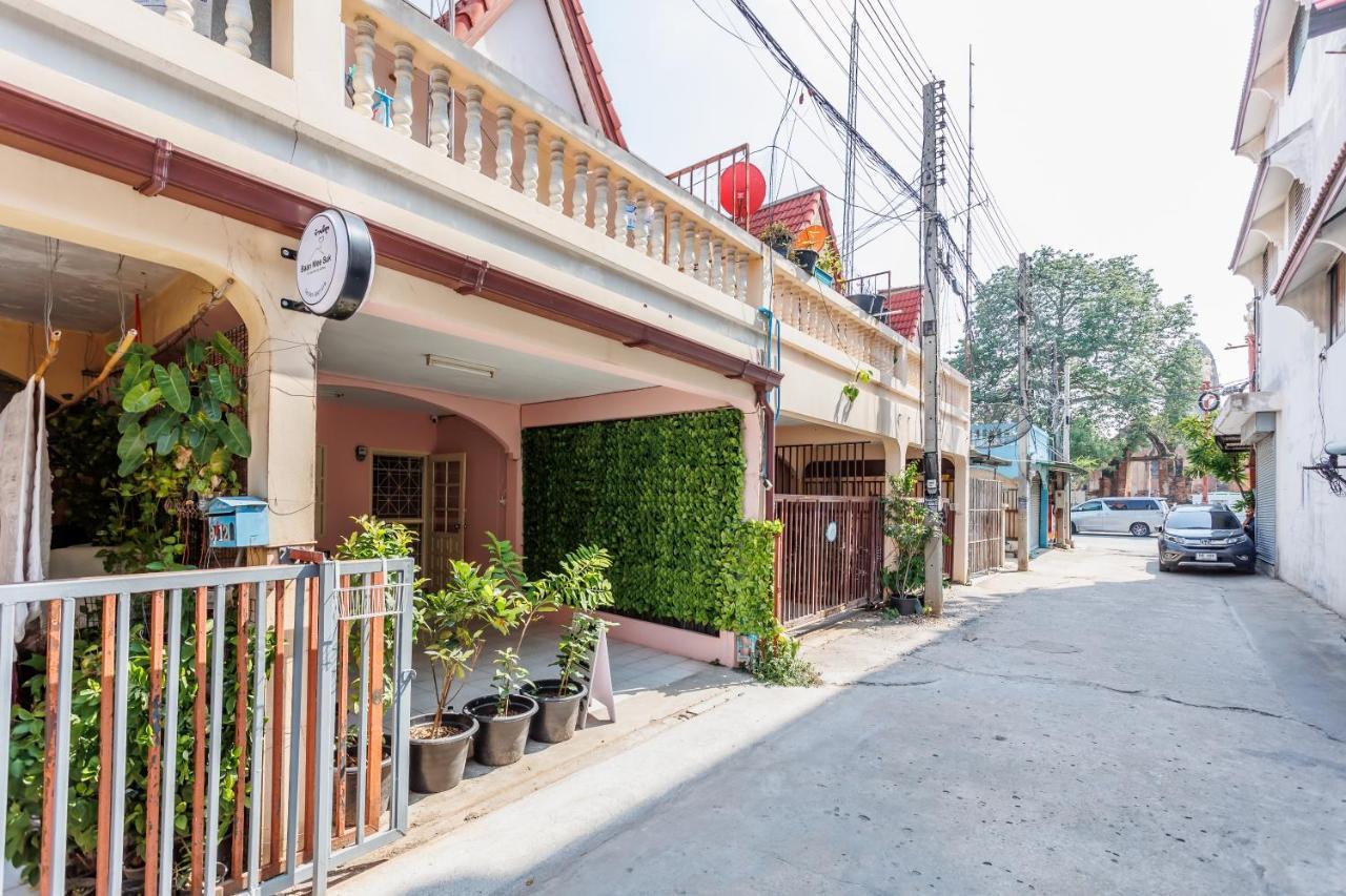 Baan Mee Suk Hostel *